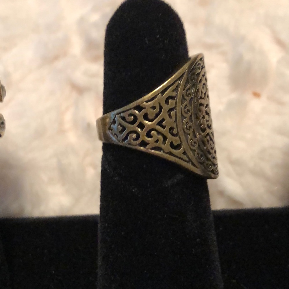 Ring - Picture 2 of 3